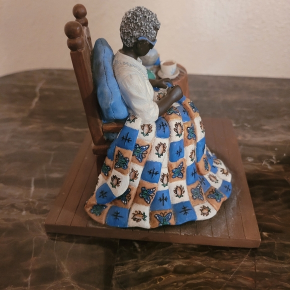 Sass n class Grandma's hands Figurine - Picture 6 of 8
